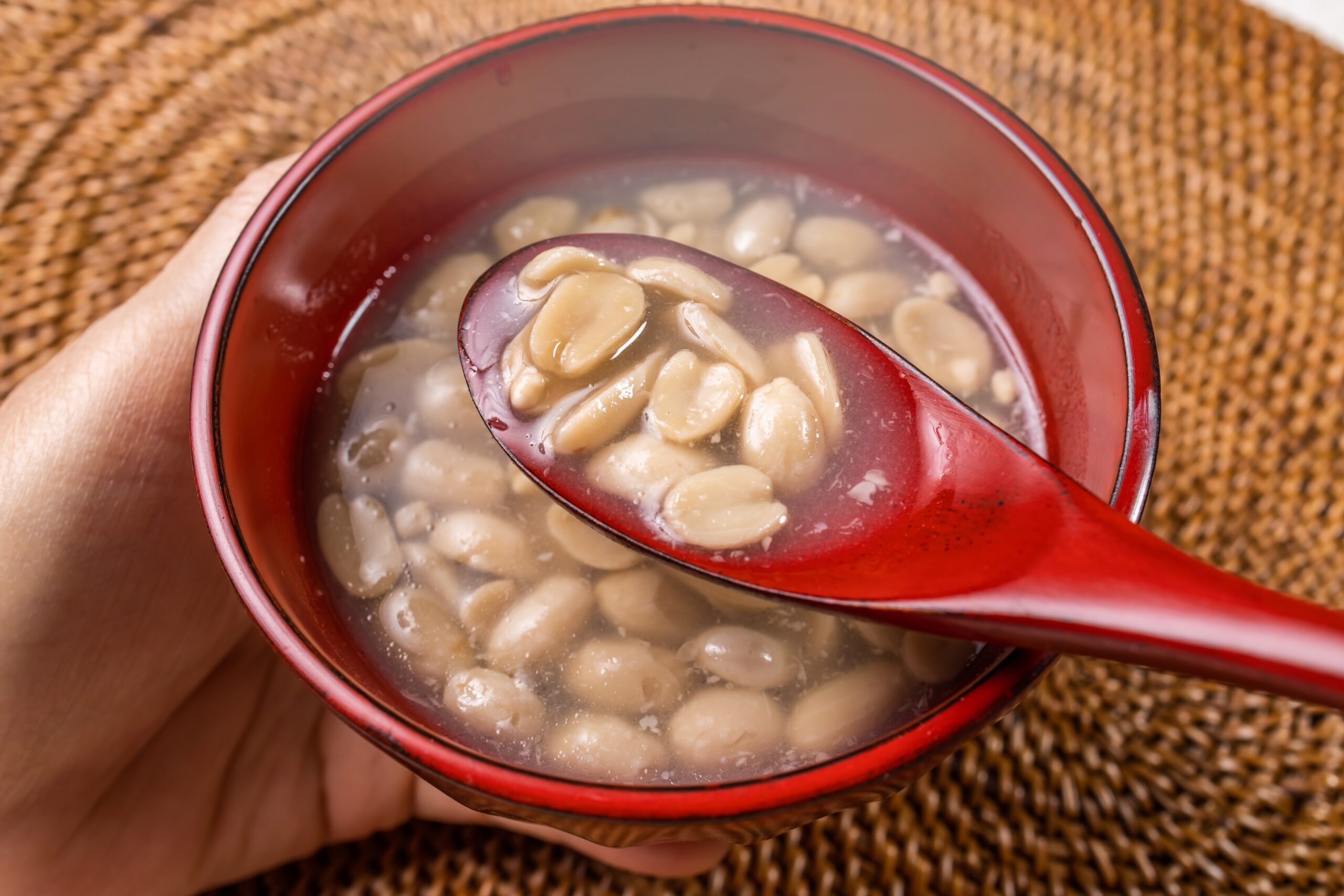 Sweet,Soup,With,Plenty,Of,Taiwanese,Peanuts